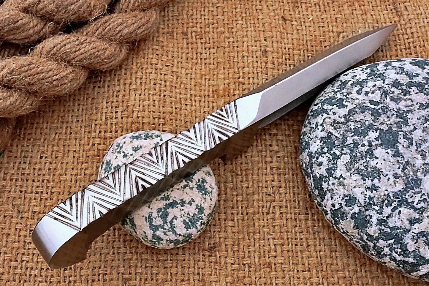 HS-472 Custom Handmade D2 Steel integral knife With Blade line and handle file work