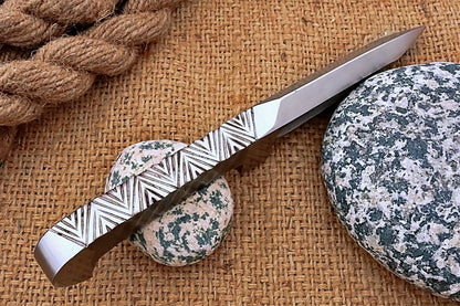 HS-472 Custom Handmade D2 Steel integral knife With Blade line and handle file work
