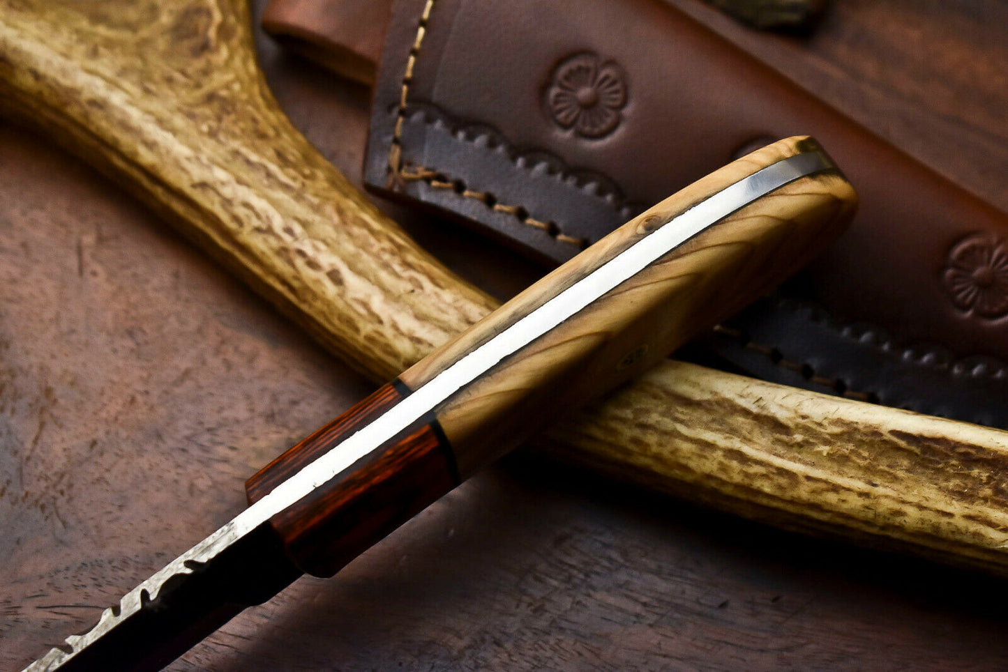 HS-592  Handmade Damascus Skinning Blade Camping Full Tang Knife
