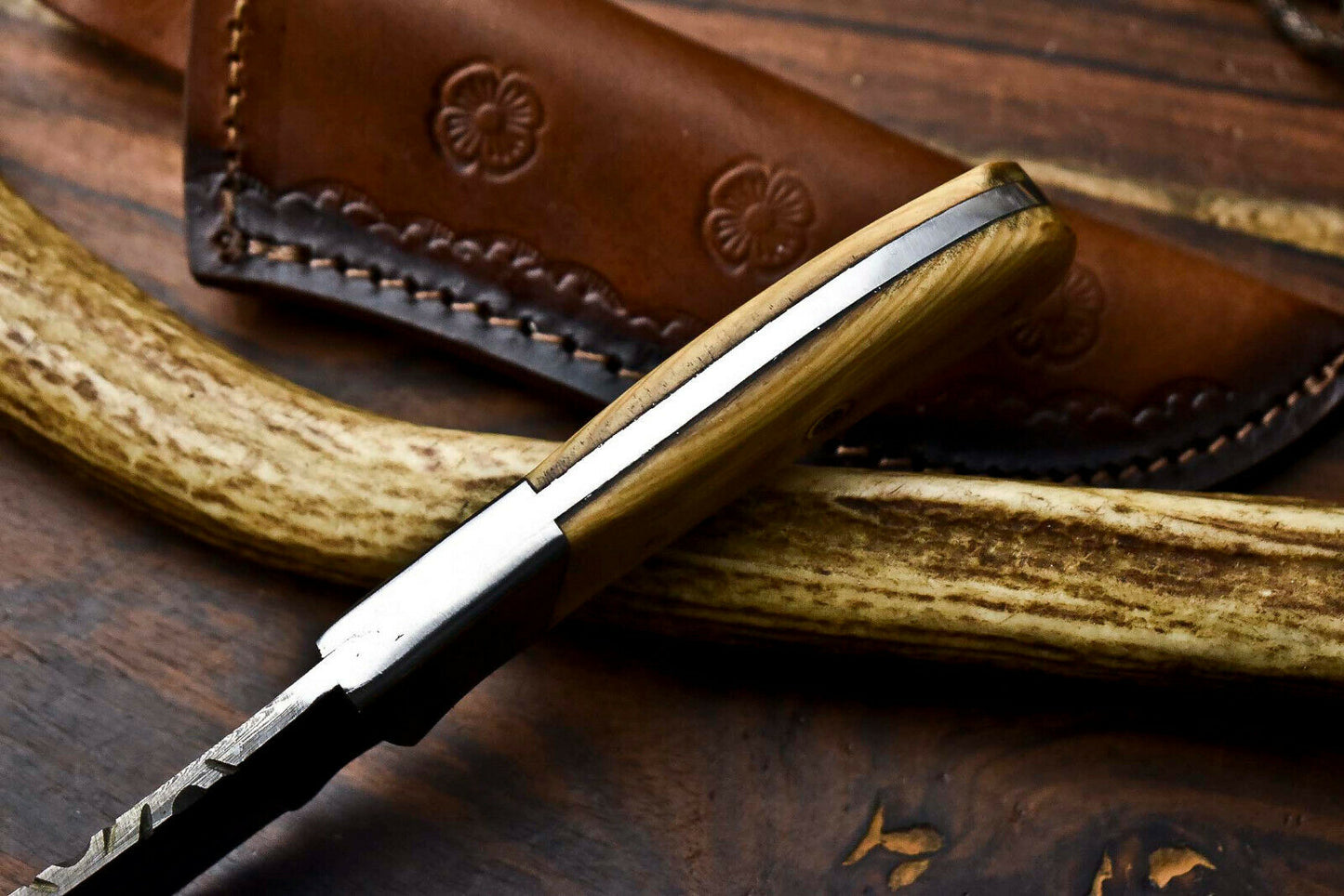 HS-603  Handmade Damascus Skinning Blade Camping Full Tang Knife