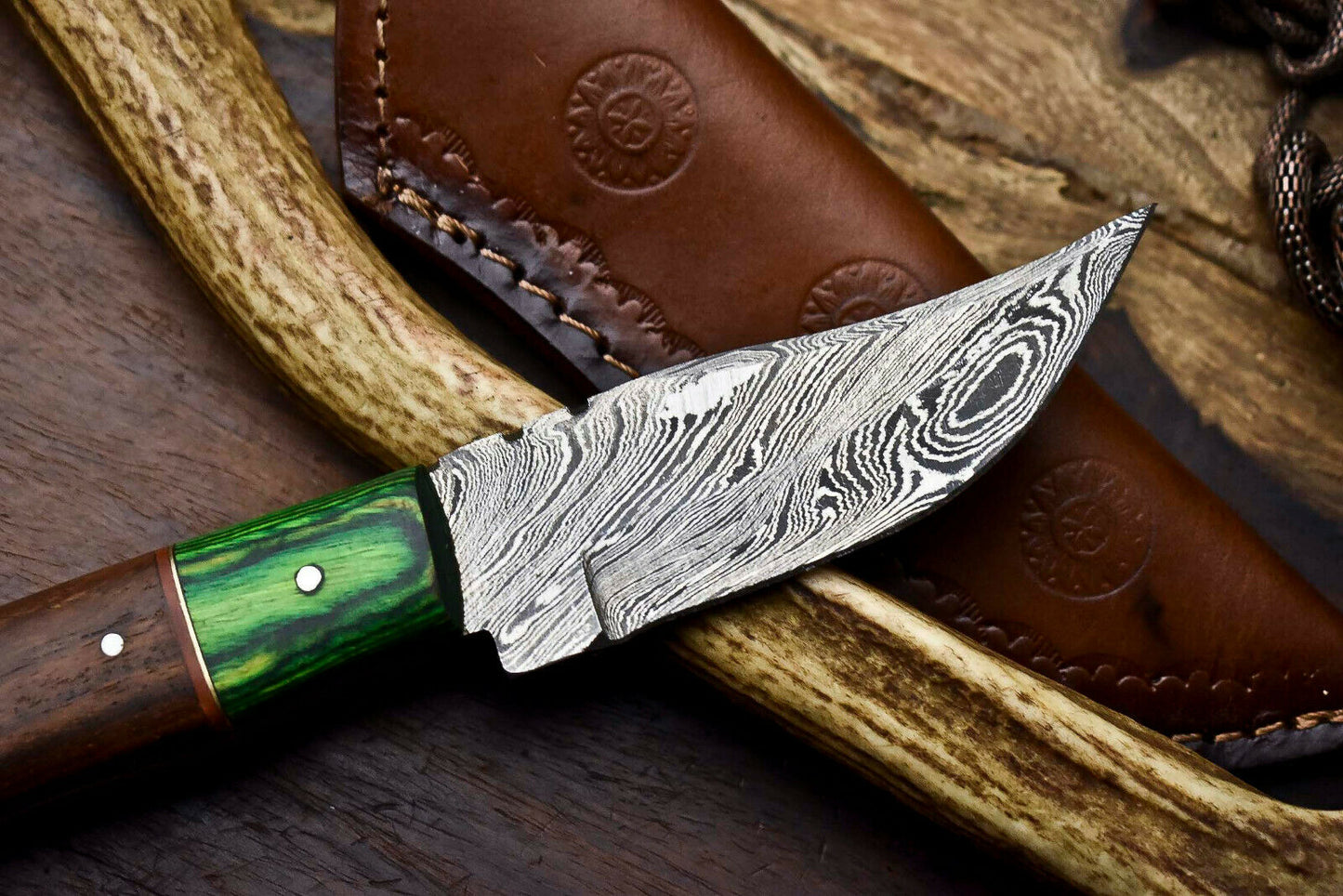HS-673 Custom Handmade Damascus Steel Skinner Knife - Beautiful Hard Wood Handle
