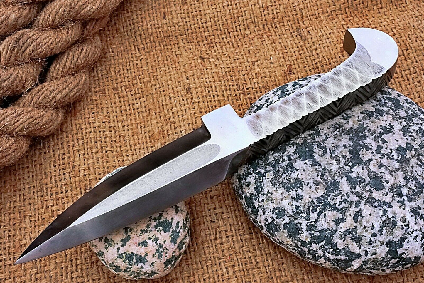 HS-472 Custom Handmade D2 Steel integral knife With Blade line and handle file work