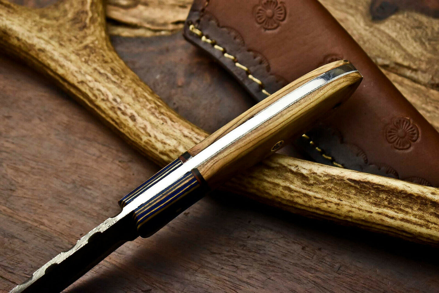 HS-641 Custom Handmade Damascus Hunting Skinning Blade Hunter Camping Full Tang Knife