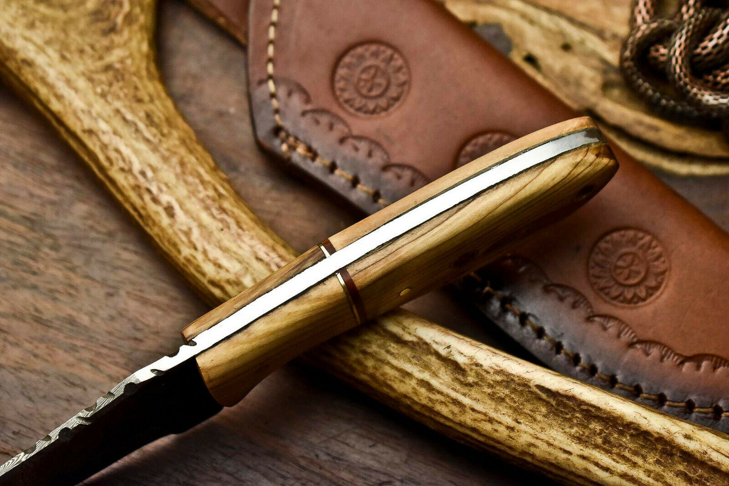 HS-635 Custom Handmade Damascus Hunting Skinning Blade Hunter Camping Full Tang Knife