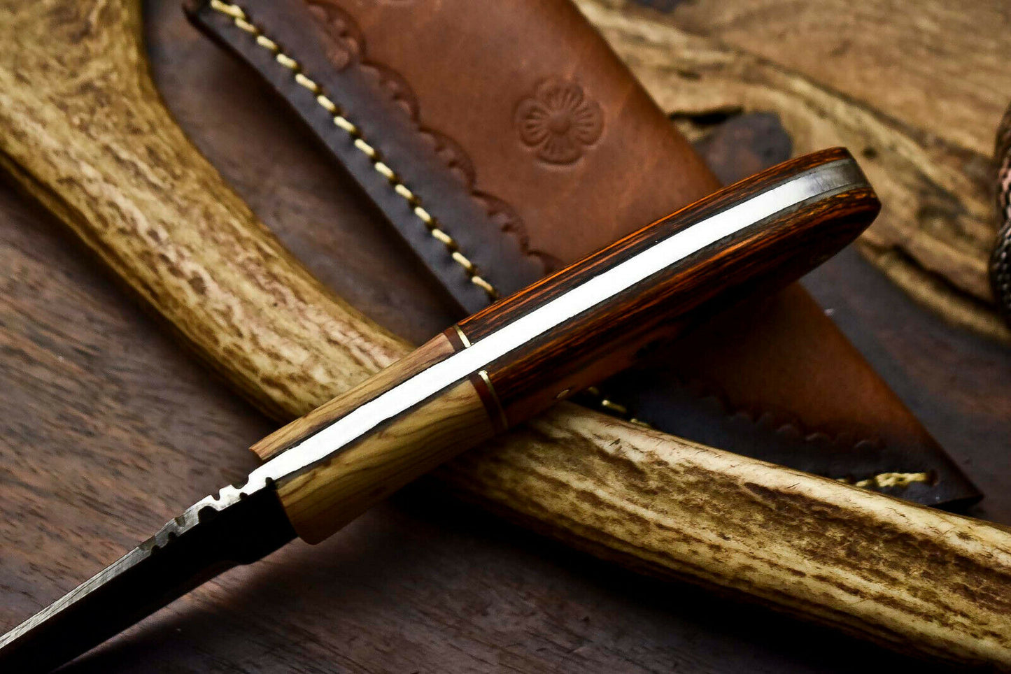 HS-658 Custom Handmade Damascus Steel Skinner Knife - Beautiful Hard Wood Handle
