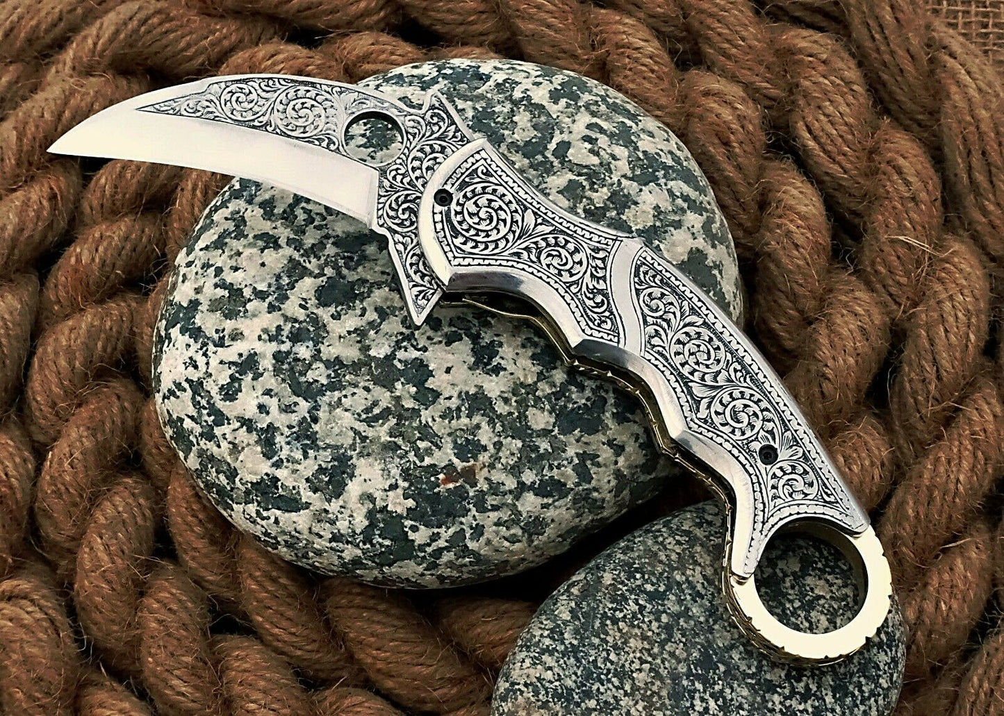 Present The Best Custom Hand Engraved Folding-Pocket Knife With Very Good Price