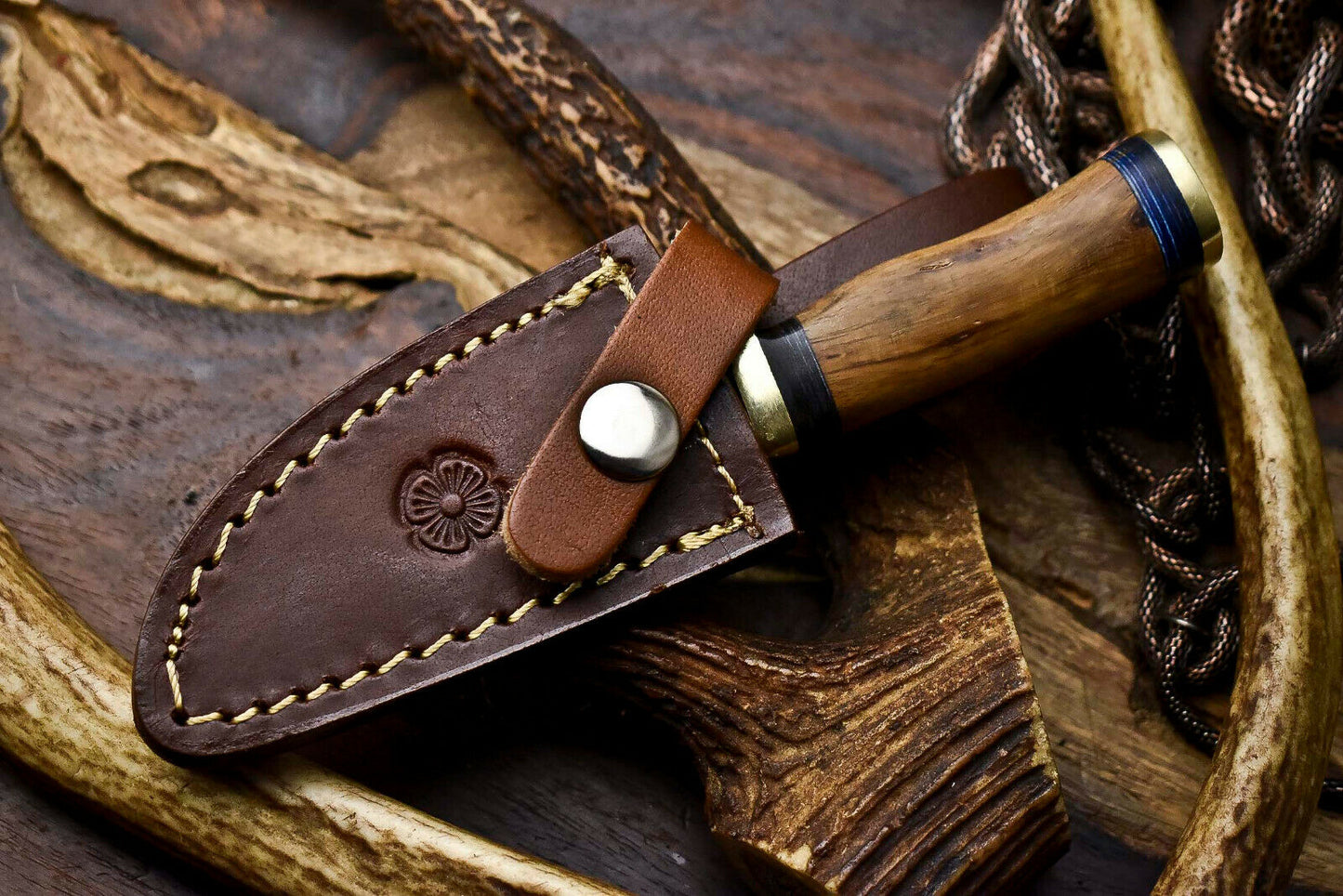 HS-716 Custom Handmade Awesome Walunt Wood Handle Damascus Steel Skinner Knife With Best Price