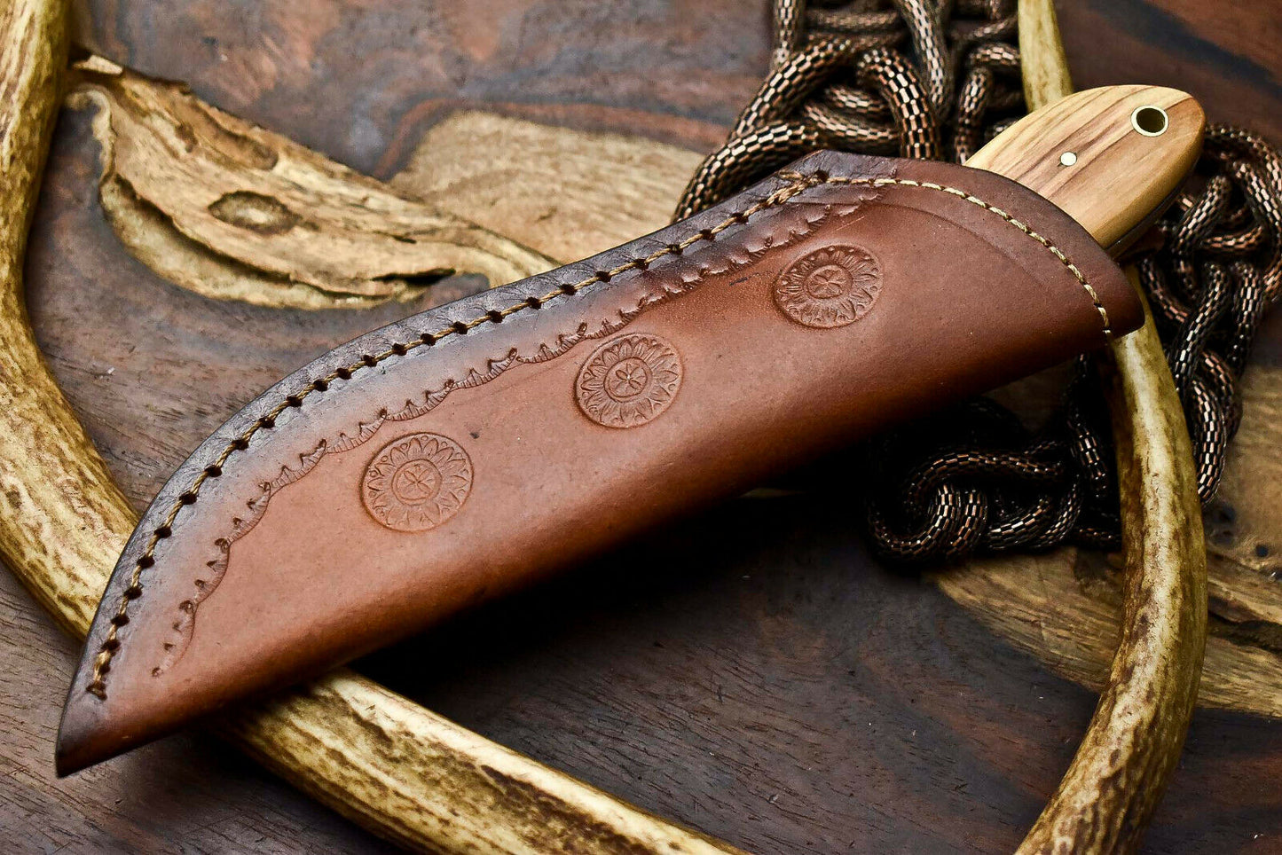 HS-635 Custom Handmade Damascus Hunting Skinning Blade Hunter Camping Full Tang Knife