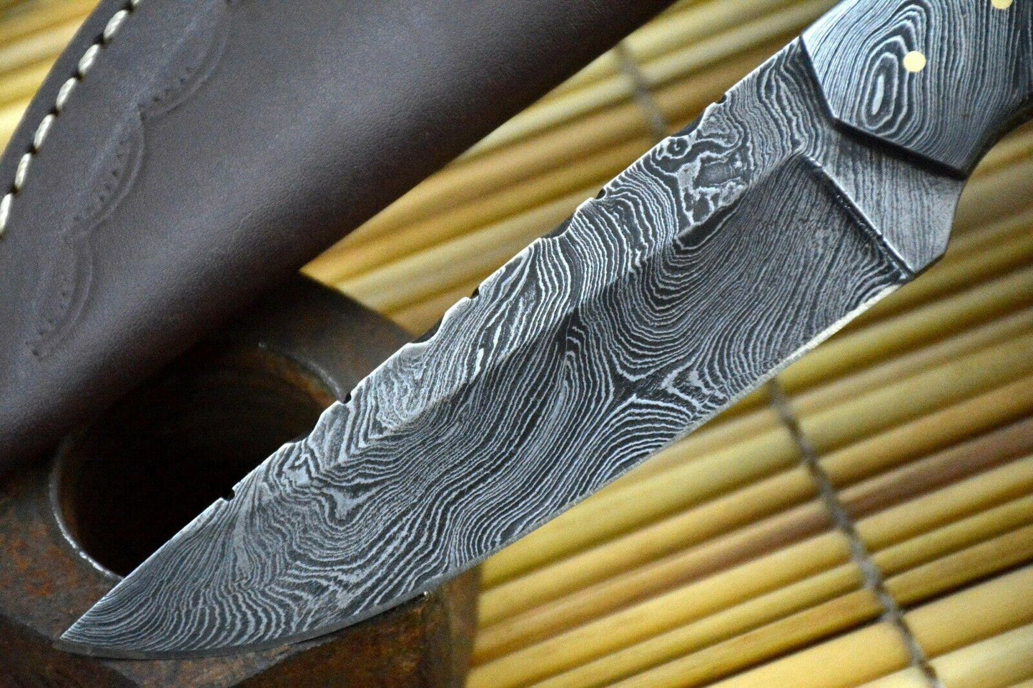 HS-846 Custom Handmade Damascus Skinner Knife With Walnut Wood Handle