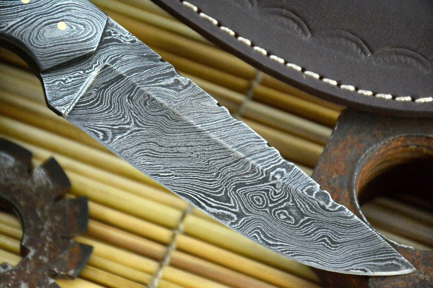 HS-846 Custom Handmade Damascus Skinner Knife With Walnut Wood Handle