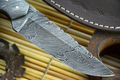 HS-846 Custom Handmade Damascus Skinner Knife With Walnut Wood Handle
