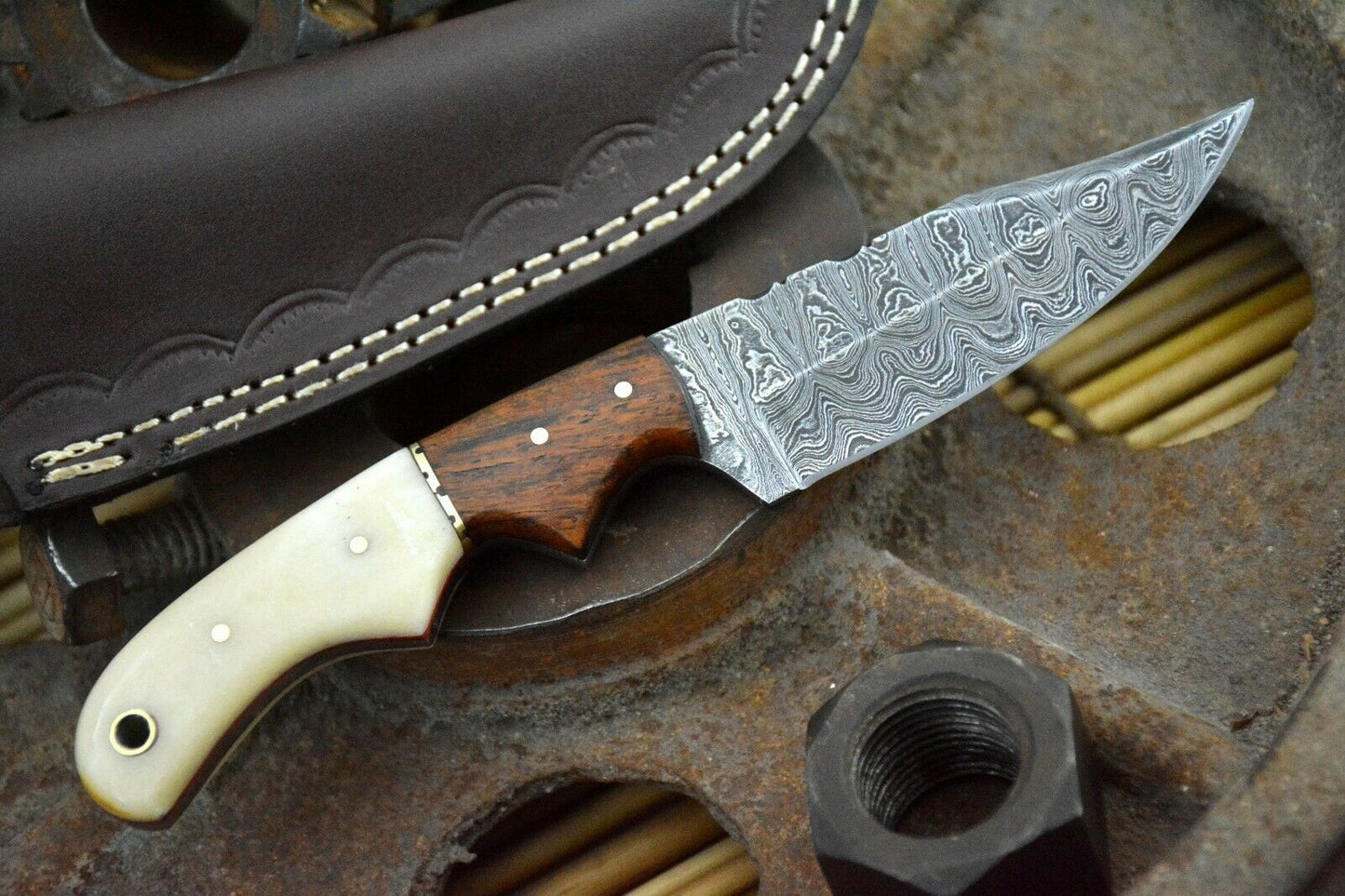 HS-853 Custom Handmade Damascus Skinner Knife With Walnut Wood Handle
