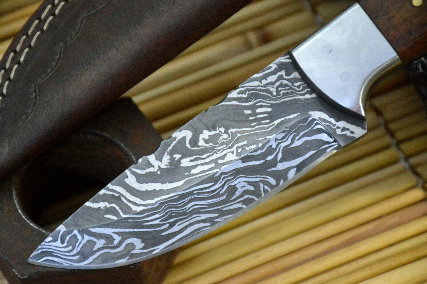 HS-843 Custom Handmade Damascus Steel Skinner Knife Handmade With Walnut Handle