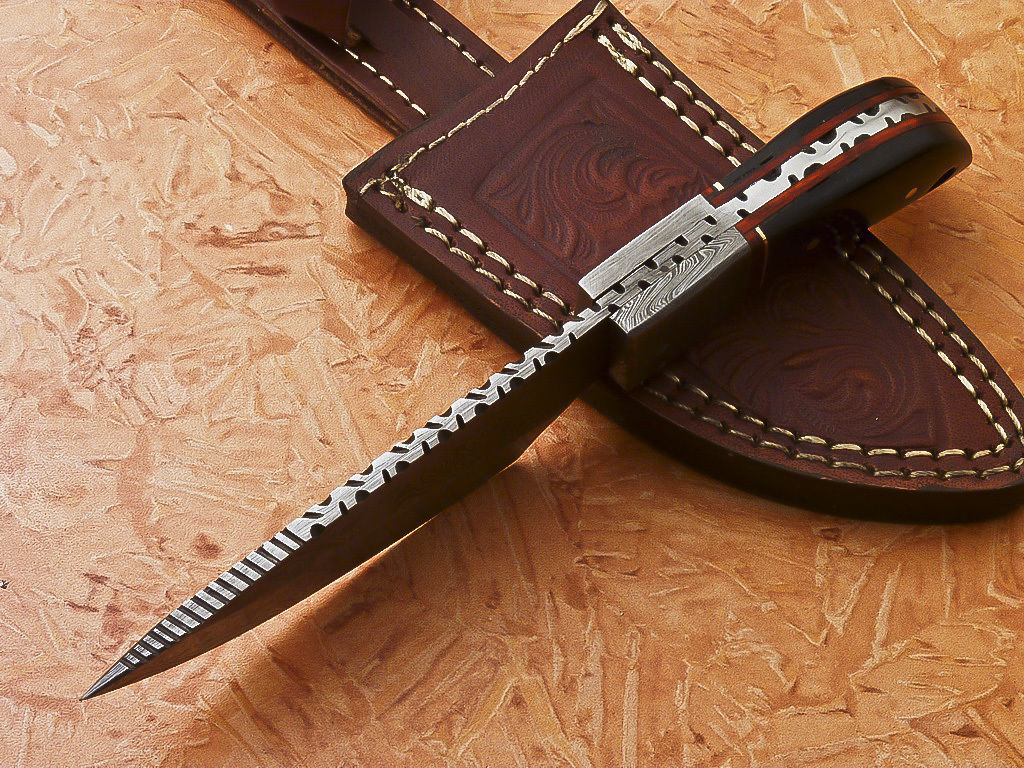 HS-538  Custom Handmade Damascus Hunting Knife With Buffalo Horn Handle