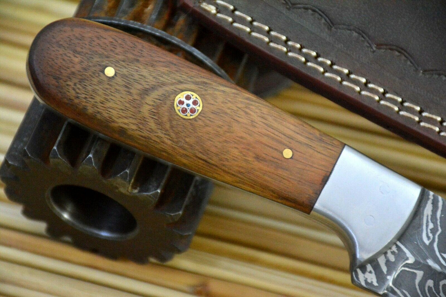 HS-843 Custom Handmade Damascus Steel Skinner Knife Handmade With Walnut Handle