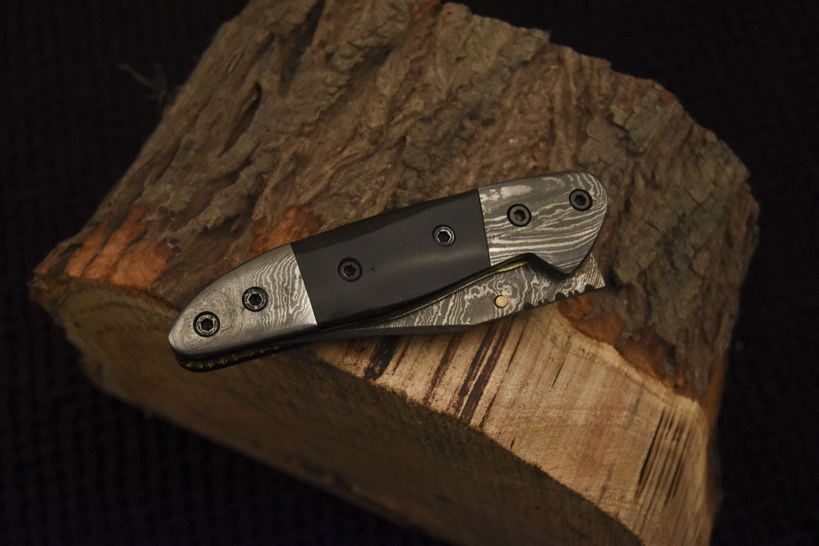 Custom Handmade Damascus Folding/Pocket Knife With Buffalo hHorn Handle