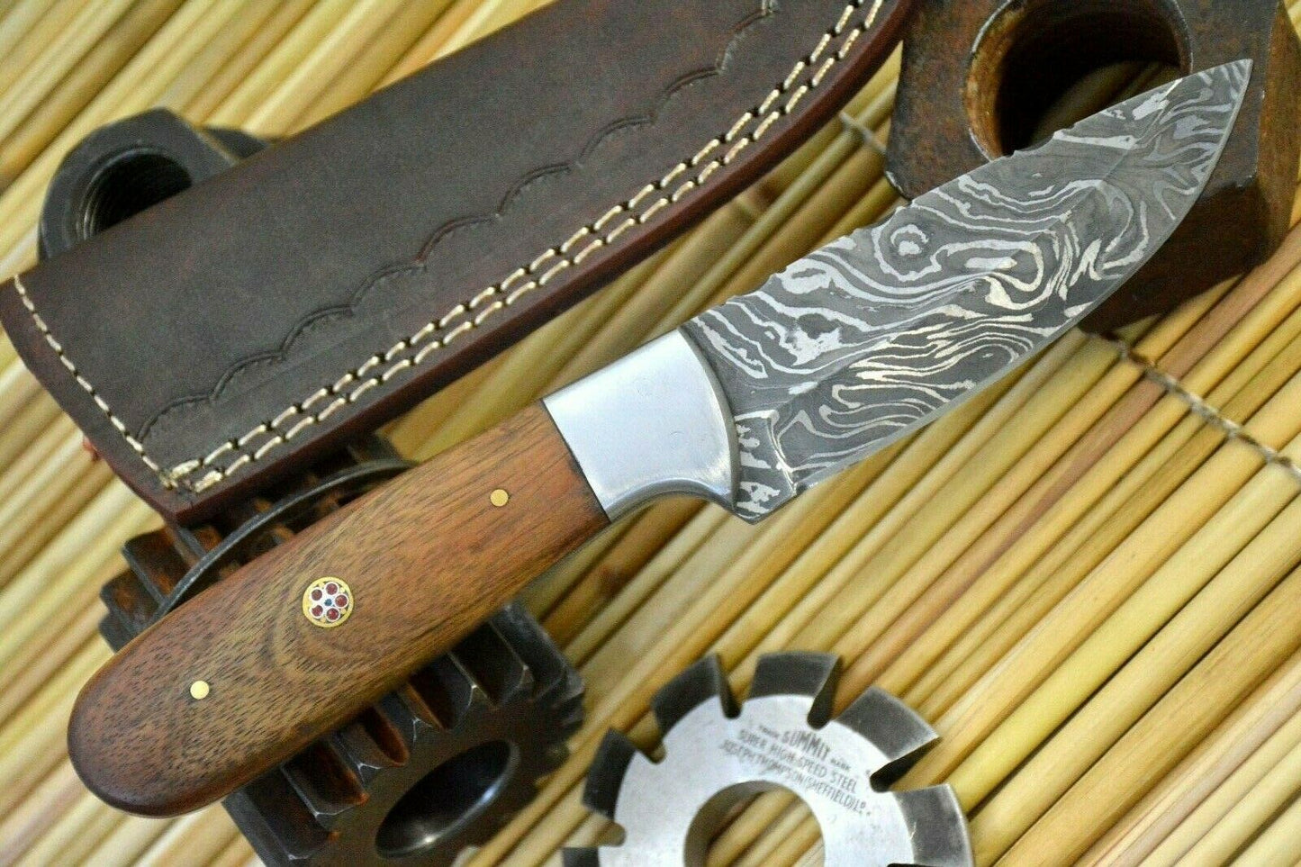 HS-843 Custom Handmade Damascus Steel Skinner Knife Handmade With Walnut Handle