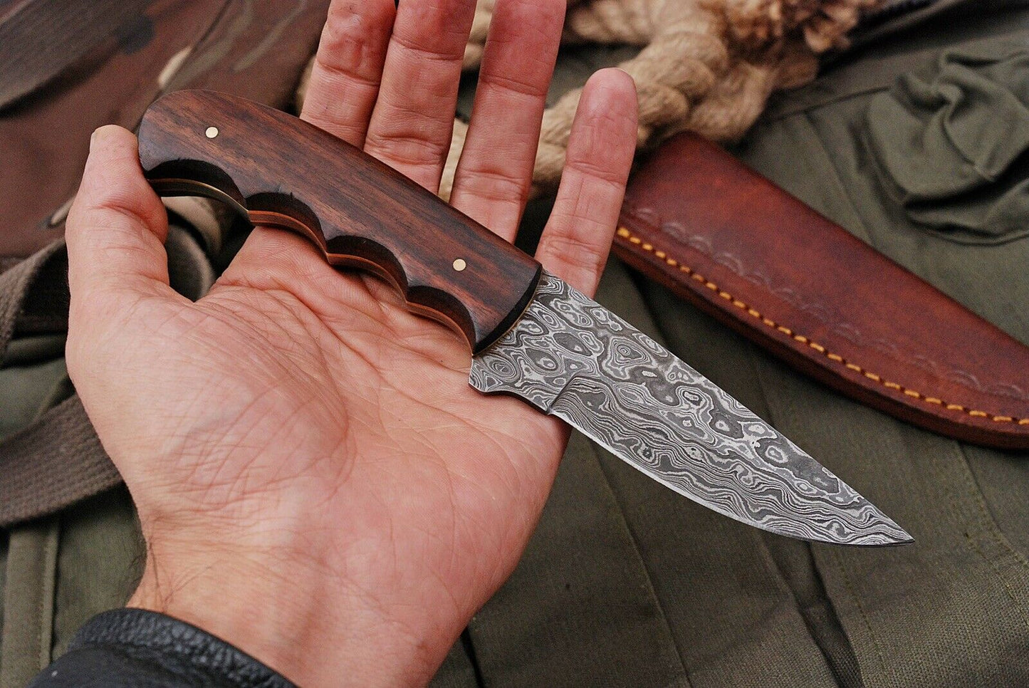 HS-499  Custom Handmade Damascus Hunting/Skinner Knife With Wood Handle