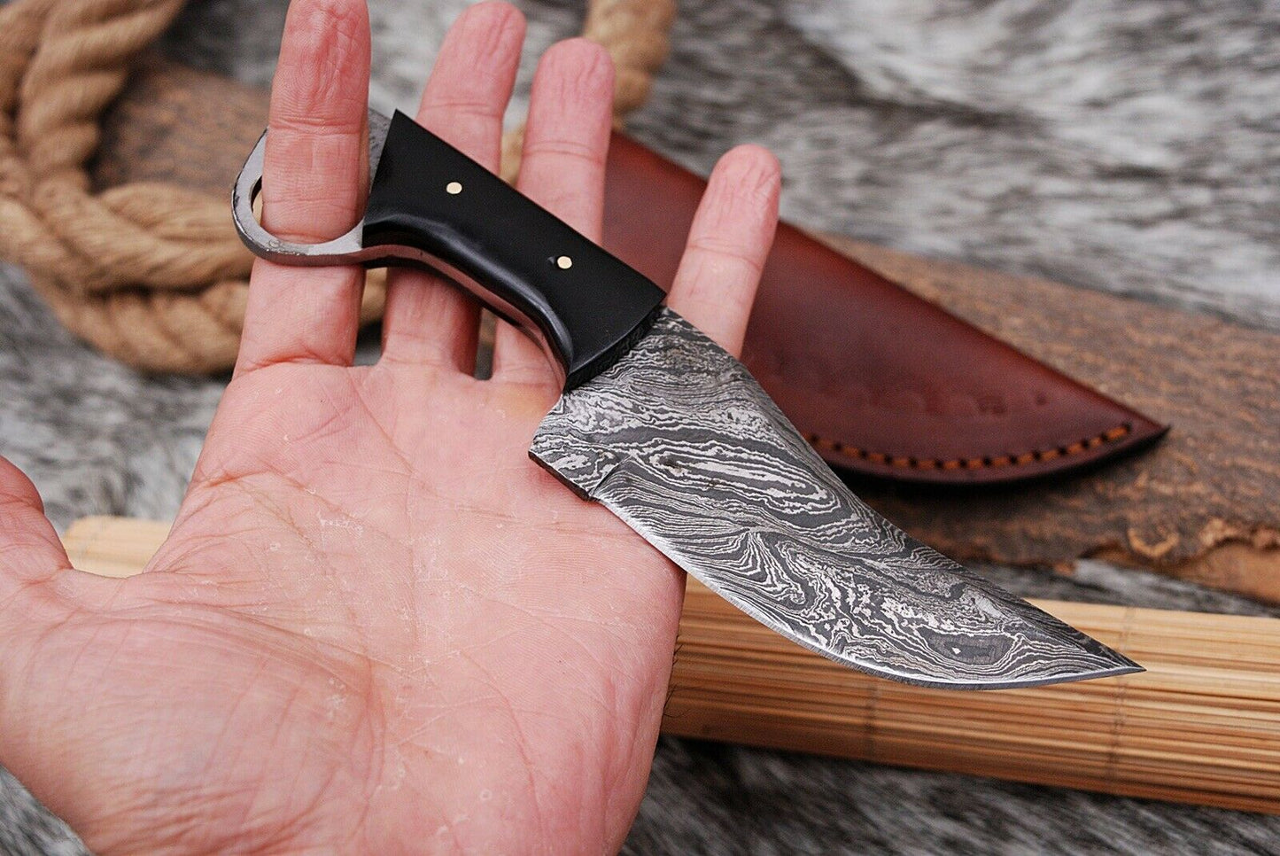 HS-436 | Custom Handmade Damascus Steel Hunitng Knife - Buffalo Horn Handle