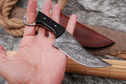 HS-436 | Custom Handmade Damascus Steel Hunitng Knife - Buffalo Horn Handle