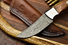 Load image into Gallery viewer, HS-623 Handmade Damascus Skinning Blade Camping Full Tang Knife
