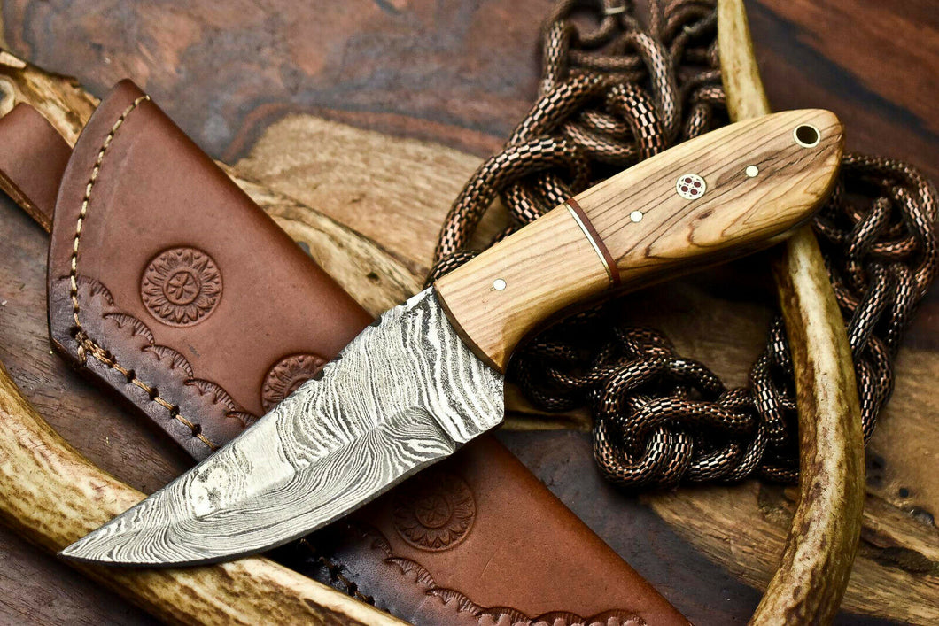 HS-635 Custom Handmade Damascus Hunting Skinning Blade Hunter Camping Full Tang Knife