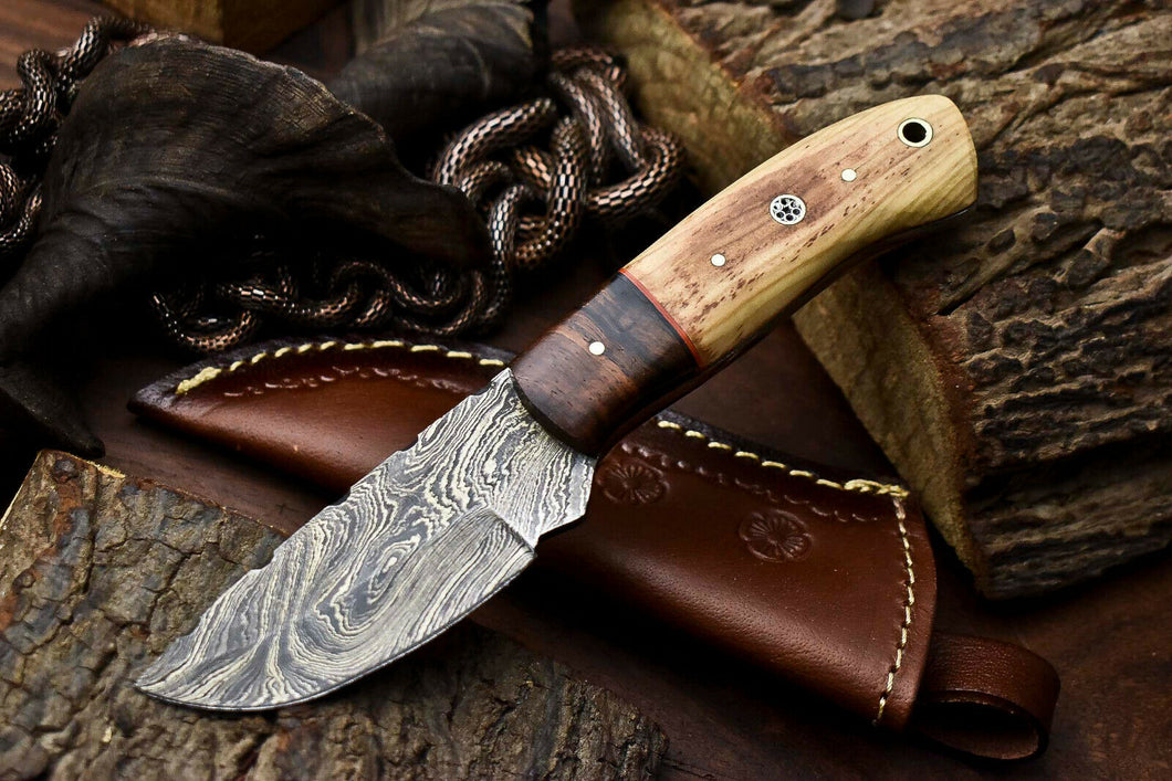 HS-653 Custom Handmade Damascus Hunting Skinning Blade Hunter Camping Full Tang Knife