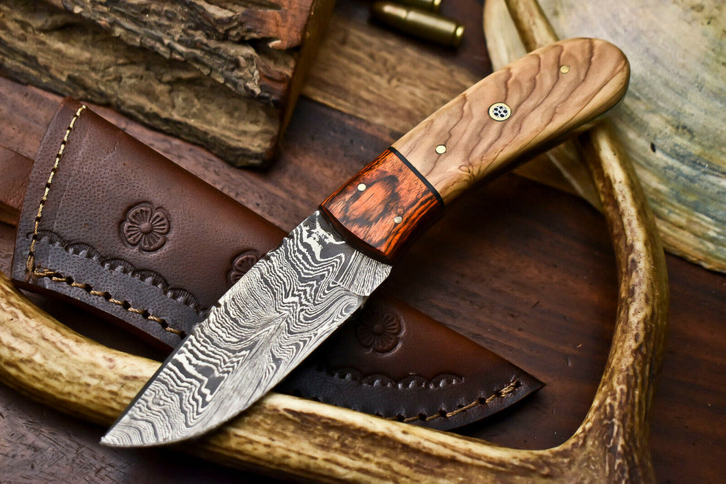 HS-592  Handmade Damascus Skinning Blade Camping Full Tang Knife