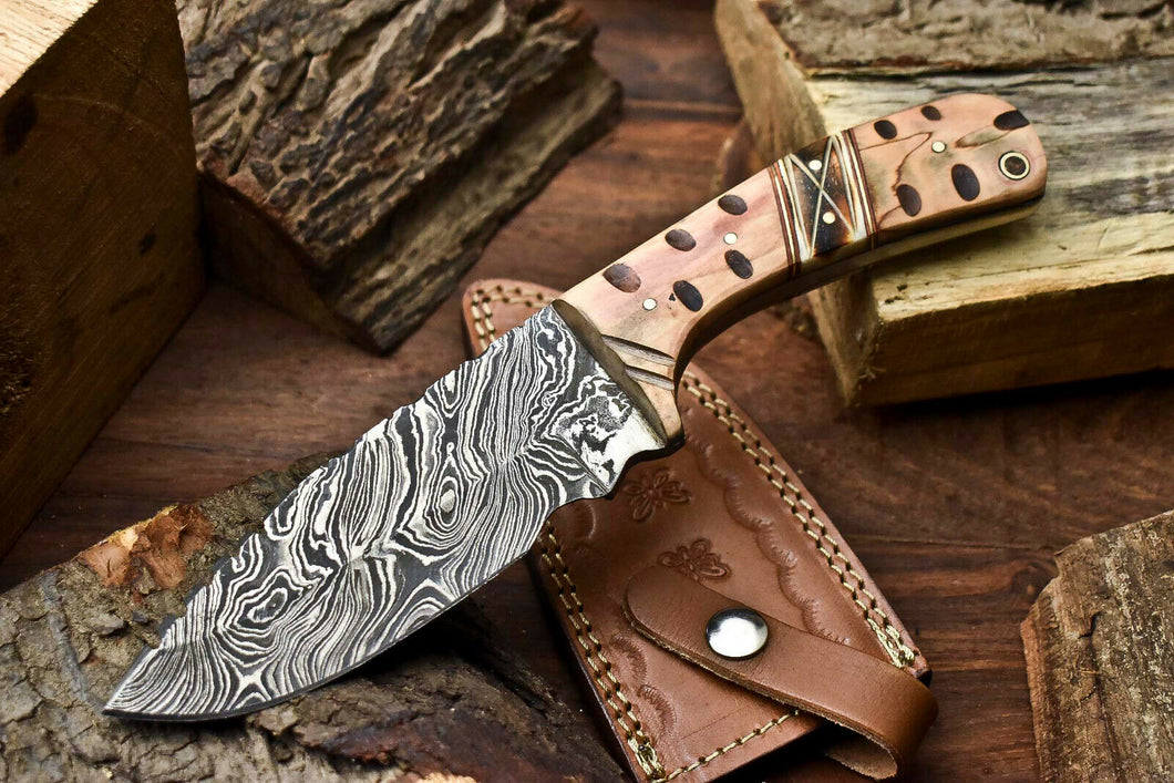 HS 657 Custom Handmade Damascus Hunting Skinning Blade Hunter Camping Full Tang Knife