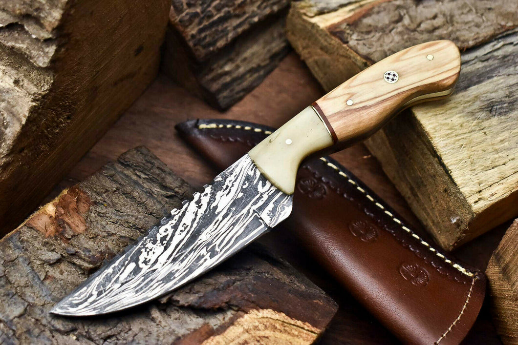 HS-652 Custom Handmade Damascus Hunting Skinning Blade Hunter Camping Full Tang Knife